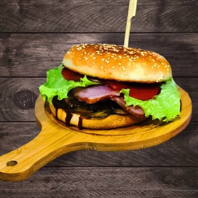 Бургер с беконом говяжий в PIZZA LAB по цене 440 ₽