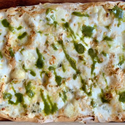 Пицца сырная с песто в Mybion по цене 1090 ₽