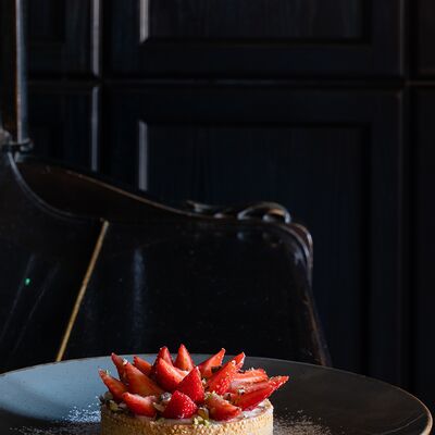 Тарталетка песочная с ягодами и заварным кремом в Старый город по цене 350