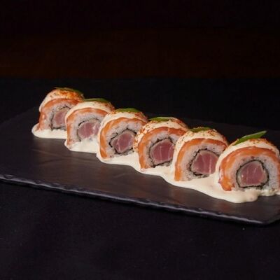 Ролл Тунец и лосось с соусом из имбиря в Кабуки по цене 590