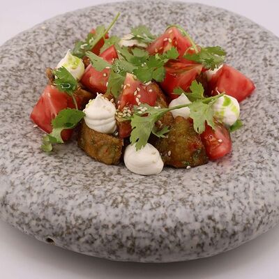 Хрустящие баклажаны с сырным кремом в Melty по цене 495 ₽