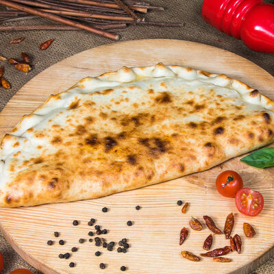 Кальцоне с ветчиной и сыром в Antonio по цене 690 ₽