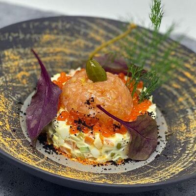 Оливье с тартаром из семги и красной икрой в La-La Land по цене 750 ₽