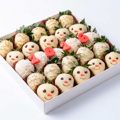 Коробка клубники в шоколаде Снеговики 2026 L в Клубника в шоколаде VeryBerryLab по цене 6990 ₽