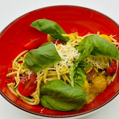 Спагетти со свежими томатами и базиликомв Ваниль по цене 395 ₽