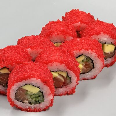 Ролл Калифорния с лососем в Avokado sushibar по цене 660 ₽