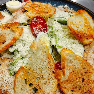 Цезарь с курицейв Блинная 25 по цене 690 ₽