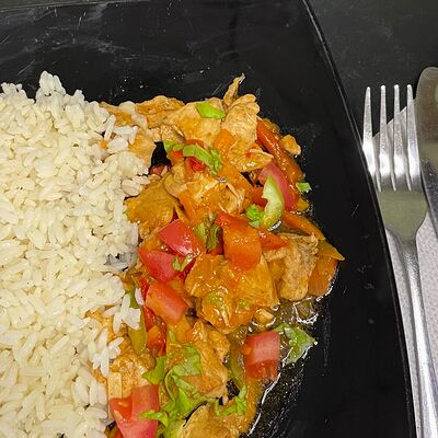 Гуляш из курицы с рисом в Как дома по цене 410 ₽