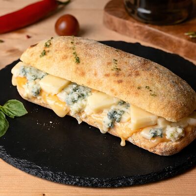 Панини Четыре сыра в Пицца & Суши baba Napoli по цене 779 ₽