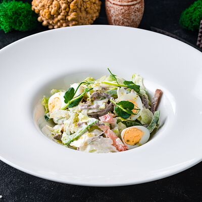 Салат с языком в ШКВАРКИ по цене 18 р.