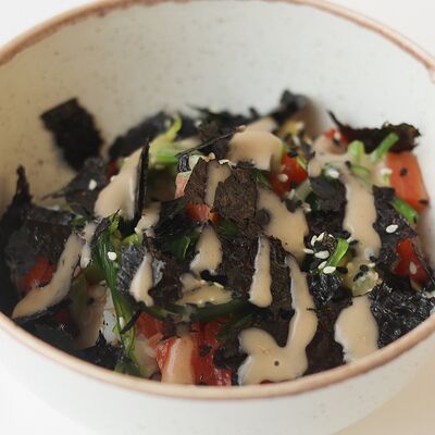 Поке с форелью в Блиныпицца по цене 680 ₽