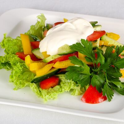 Салат Овощной со сметаной в Мансарда по цене 400 ₽