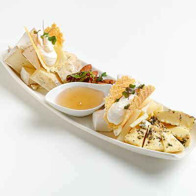 Тарелка сыров к вину в Эй, Джованни! по цене 705 ₽