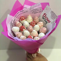 Клубничный букет Мгновение нежности, размер M в FlowBerry