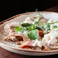 Равиоли с телятиной и грушей в грибном соусе в Настойчивость