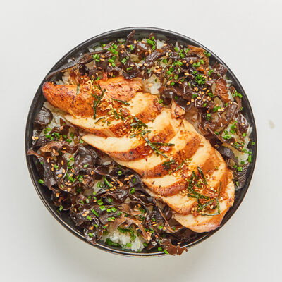 Боул с курицей и грибами муэр в RA‘MEN по цене 450 ₽