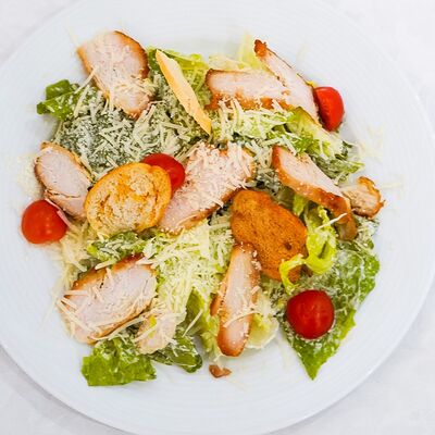 Цезарь с курицей в Шарль азнавур по цене 590 ₽