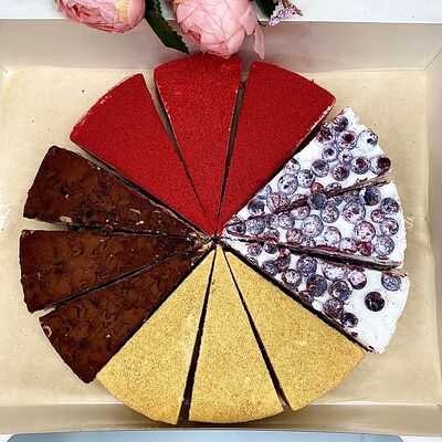 Ассорти-торт Для любимых в Чарли Чаплин по цене 3450 ₽