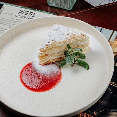 Наполеон с яблоками в Охара по цене 450 ₽