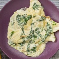 Вареники с картофелем и луком в сливочном соусе со шпинатом в Кофейня №1