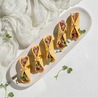 Тако со свининой и трюфельным соусом в Food Embassy Гастролофт Юлии Высоцкой