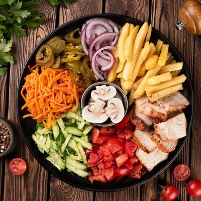 Шаверма на тарелке с грибами в Кухня 91 по цене 564 ₽