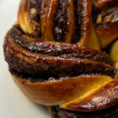 Калач с шоколадомв Романовская пекарня по цене 320 ₽