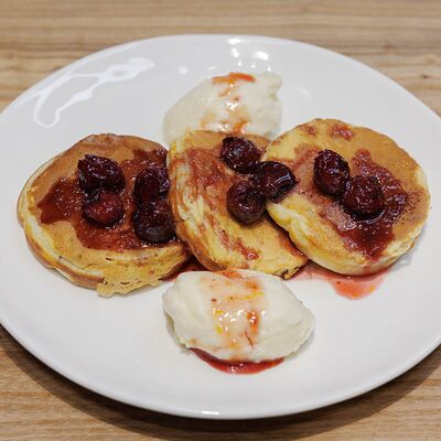 Панкейки с семечками, заварным кремом и пряной вишнейв Баланс по цене 410 ₽