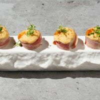 Ролл с беконом в Hiro izakaya