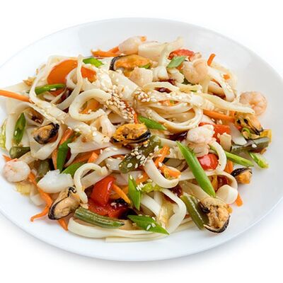 Удон Морской коктейльв Crazy Brothers! 4-х этажная Пицца по цене 610 ₽