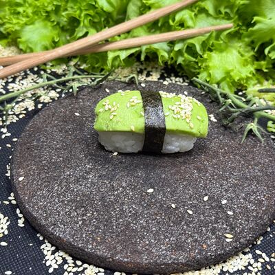 Авокадо суши в Много пиццы по цене 129 ₽