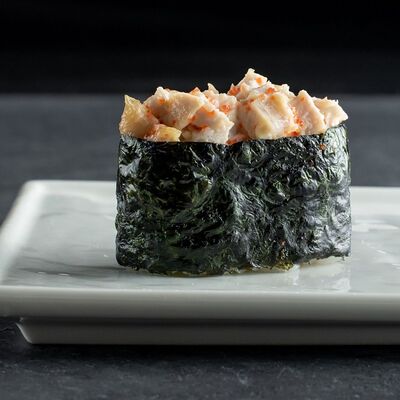 Суши спайси Куриное филе в CRAZY SUSHI по цене 199 ₽