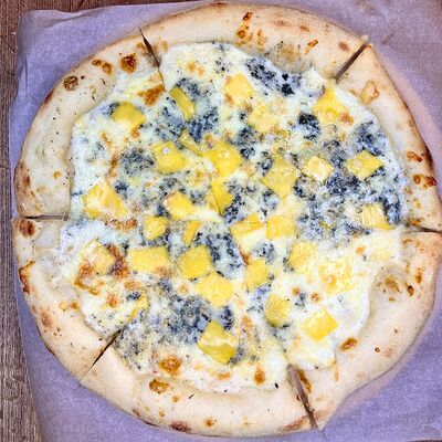 Пицца Четыре сыра 30 см в Grillwood по цене 880 ₽