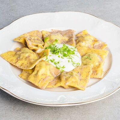 Равиоли с телятиной в перечном соусе в Веранда по цене 450 ₽