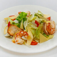 Салат Цезарь с креветками в Barelli