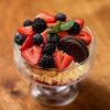 Английский крем со свежими ягодами на бисквитной подушке в Cook cafeshop по цене 550