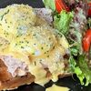 Яйца Бенедикт с окороком на хрустящей бельгийской вафле в Yellow Kitchen & bar по цене 390