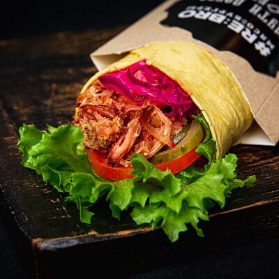 Ролл с рваной свининой в Rebro мясо & бургеры по цене 620 ₽