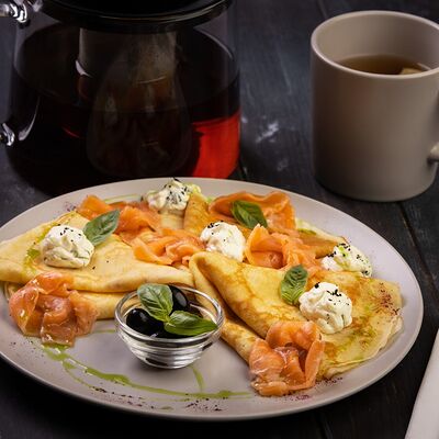 Блины с лососем и творожным кремом в Babbo family cafe по цене 505 ₽