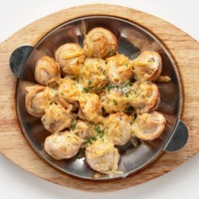 Пельмени запеченые со сметаной в КинзаЗа по цене 397 ₽