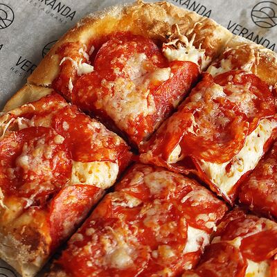 Пицца с пепперони в VERANDA BAR по цене 690 ₽