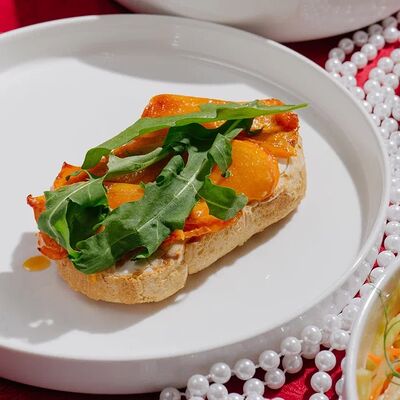 Брускетта с хурмой в Бобы по цене 240 ₽