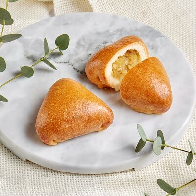 Пирожок с яблоком в Ribambelle по цене 150 ₽