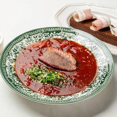 Борщ с томленой грудинкой и сметаной в Кафе Калачи по цене 490 ₽