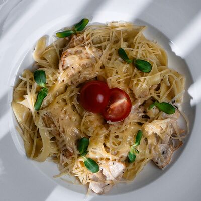 Паста с курицей и грибами в Cafe Family по цене 610 ₽
