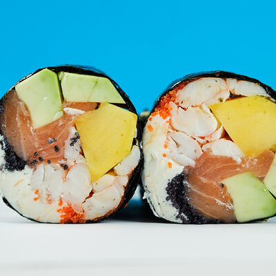 Ролл без риса с лососем, креветкой и авокадо в Русалочка любит суши по цене 820 ₽