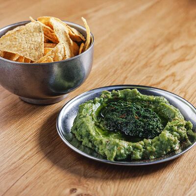 Гуакамоле, сальса верде в 321 Club by Novikov по цене 460