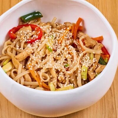 Удон с курицей в 4 сыра по цене 740 ₽