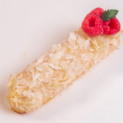 Эклер малина-лайм без сахара в Особенный Наполеон Кондитерская по цене 380