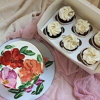 Набор: торт и 6 капкейков ассорти в Кондитерская Cakesmile
